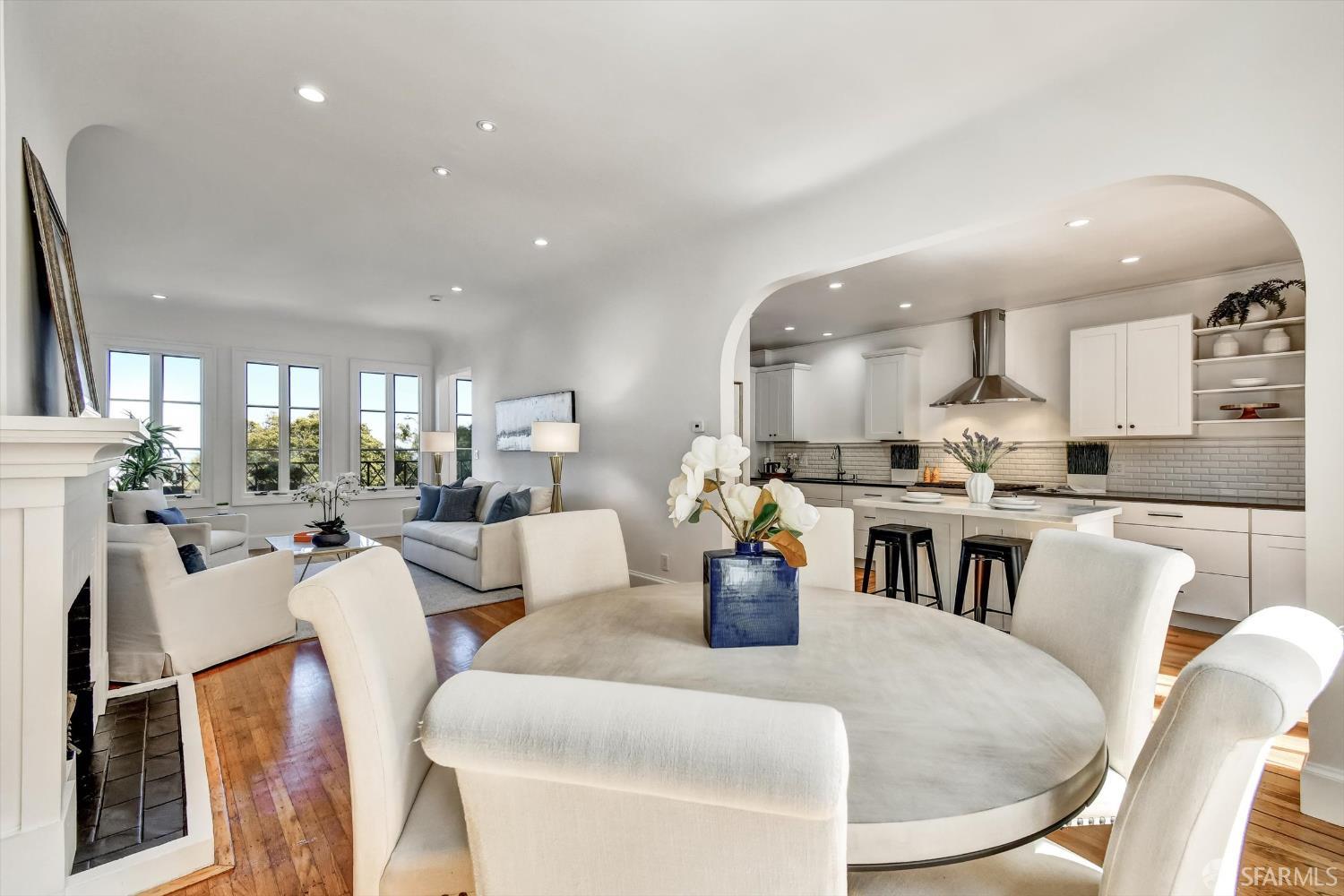 Detail Gallery Image 15 of 53 For 224 Twin Peaks Blvd, San Francisco,  CA 94114 - 3 Beds | 2/1 Baths