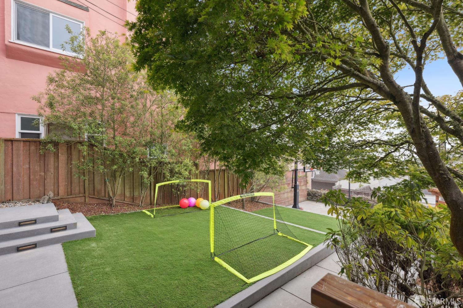 Detail Gallery Image 75 of 96 For 1983 15th Ave, San Francisco,  CA 94116 - 5 Beds | 4/1 Baths