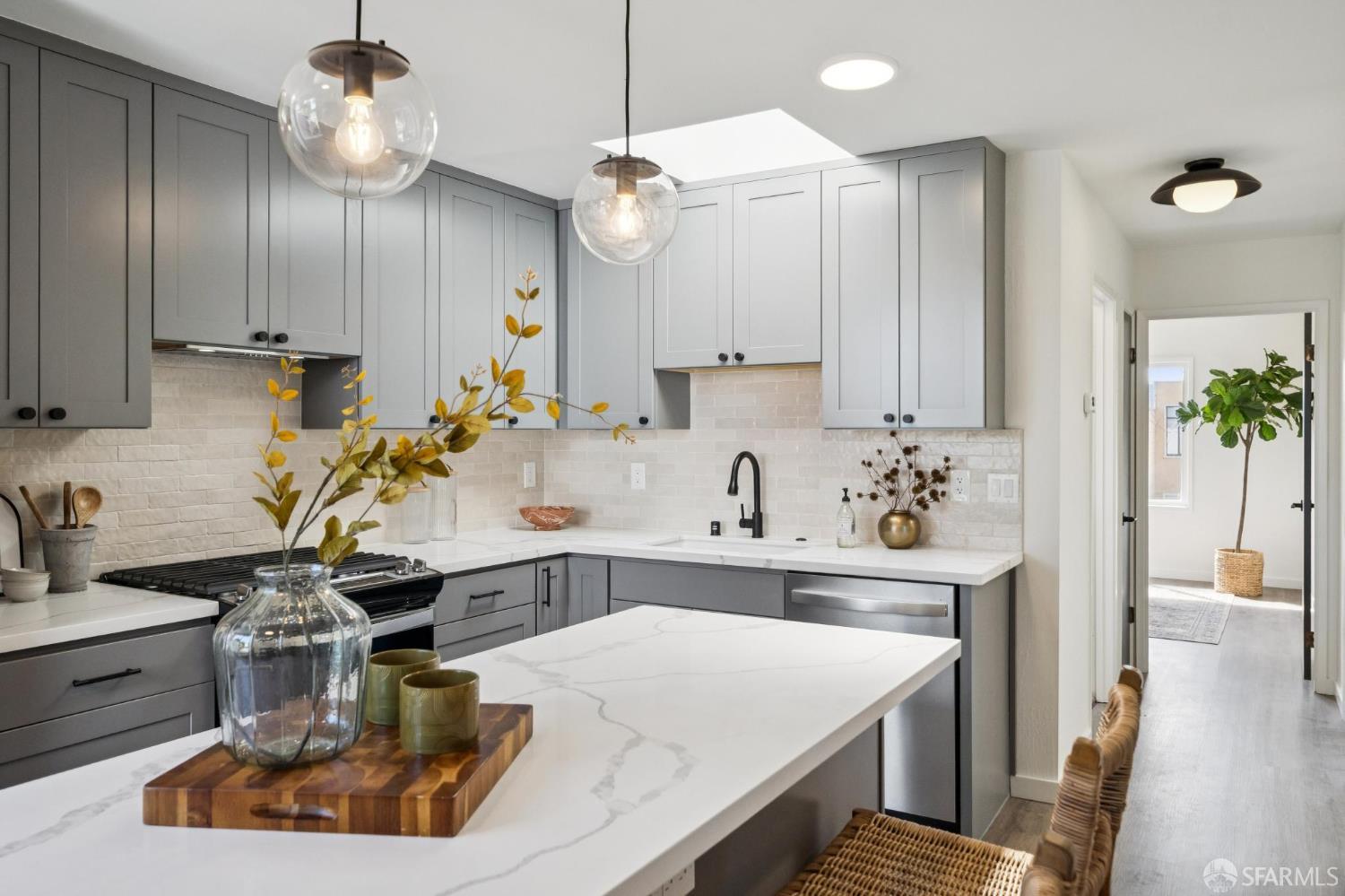 Detail Gallery Image 13 of 54 For 363 Prague St, San Francisco,  CA 94112 - 4 Beds | 2 Baths