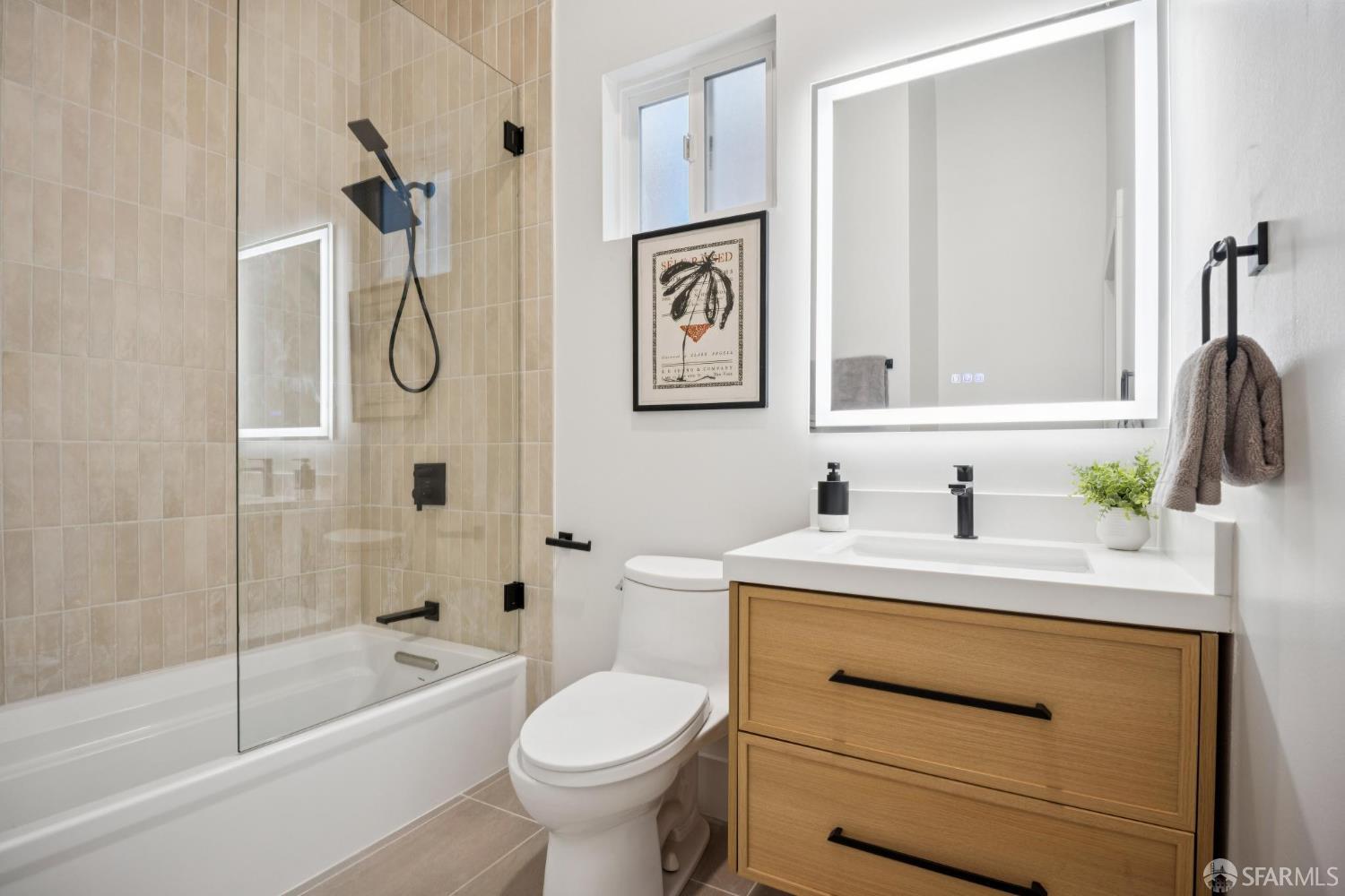 Detail Gallery Image 15 of 33 For 102 Baker St a,  San Francisco,  CA 94117 - 3 Beds | 3/1 Baths