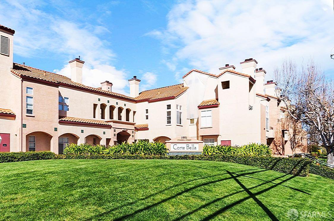 Detail Gallery Image 2 of 30 For 1951 Ofarrell St #420,  San Mateo,  CA 94403 - 2 Beds | 1 Baths