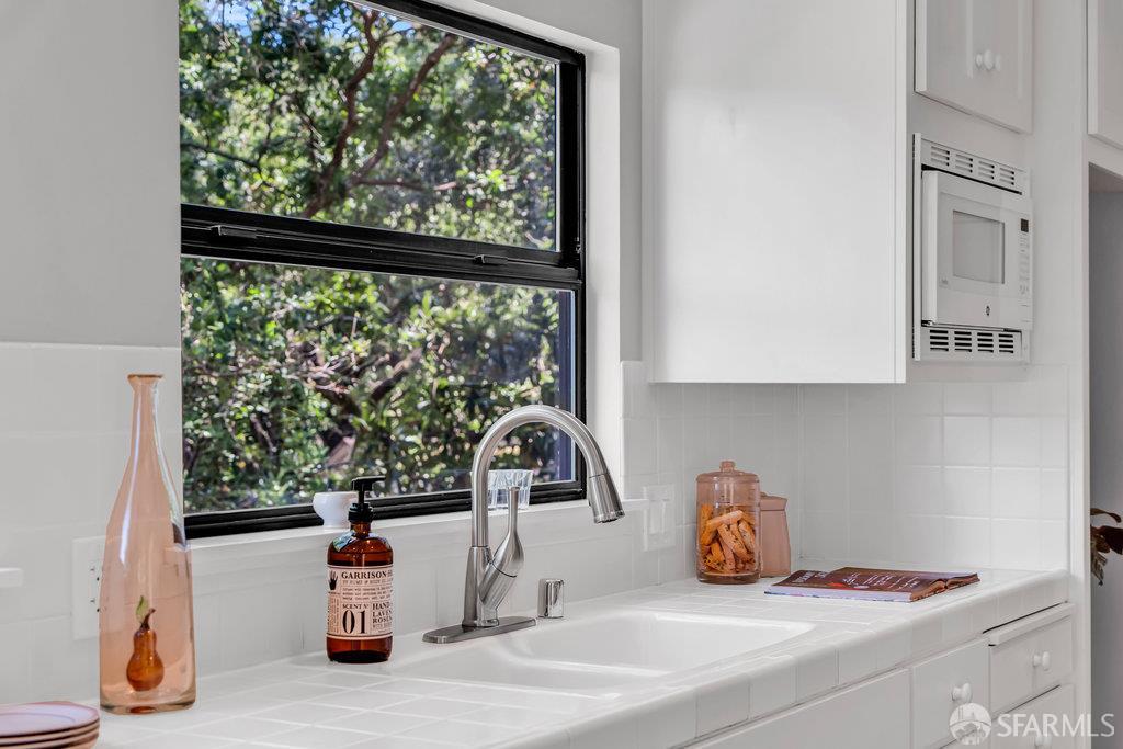 Detail Gallery Image 31 of 95 For 35 Ardilla Rd, Orinda,  CA 94563 - 4 Beds | 4 Baths