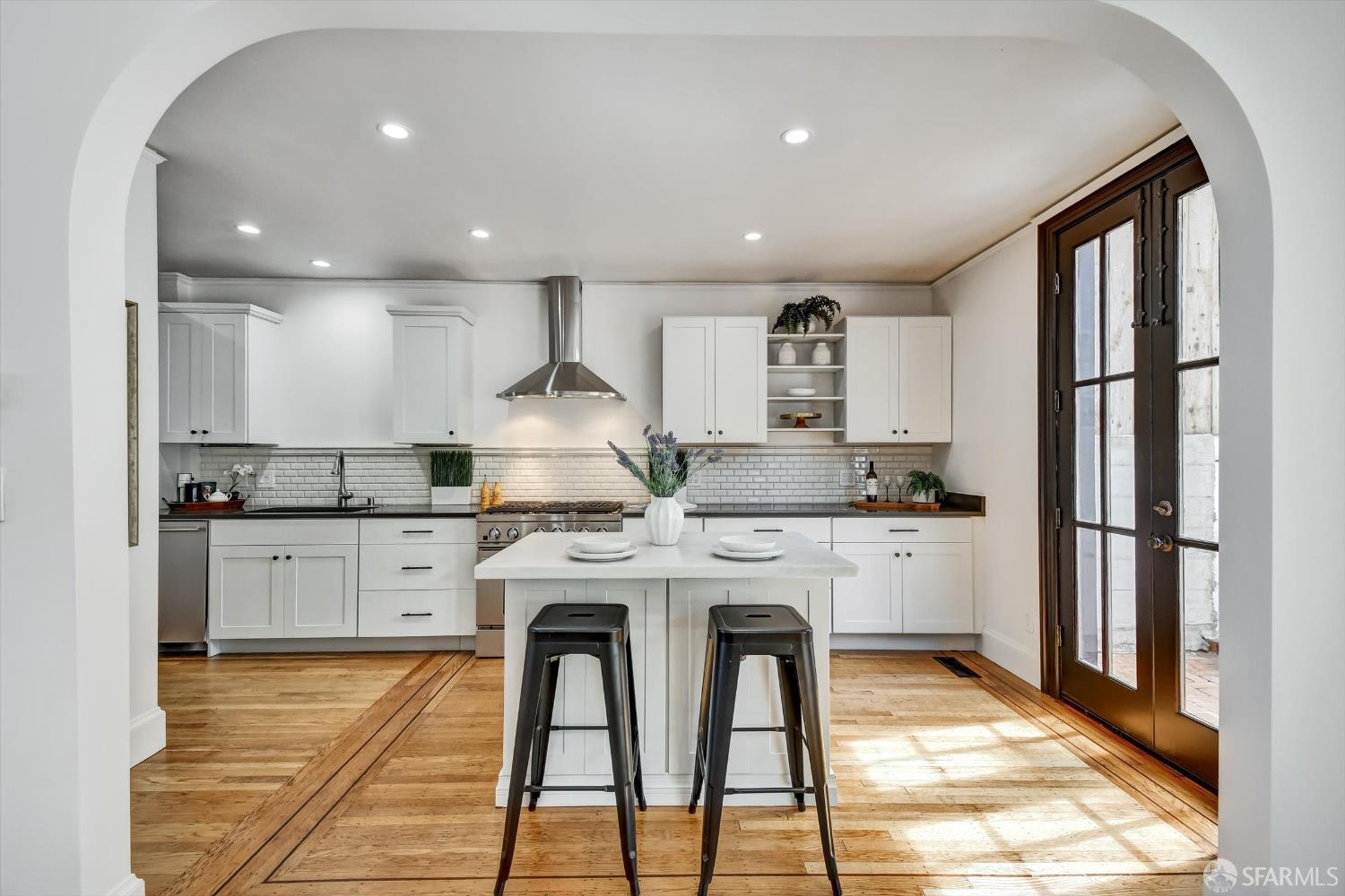 Detail Gallery Image 16 of 53 For 224 Twin Peaks Blvd, San Francisco,  CA 94114 - 3 Beds | 2/1 Baths