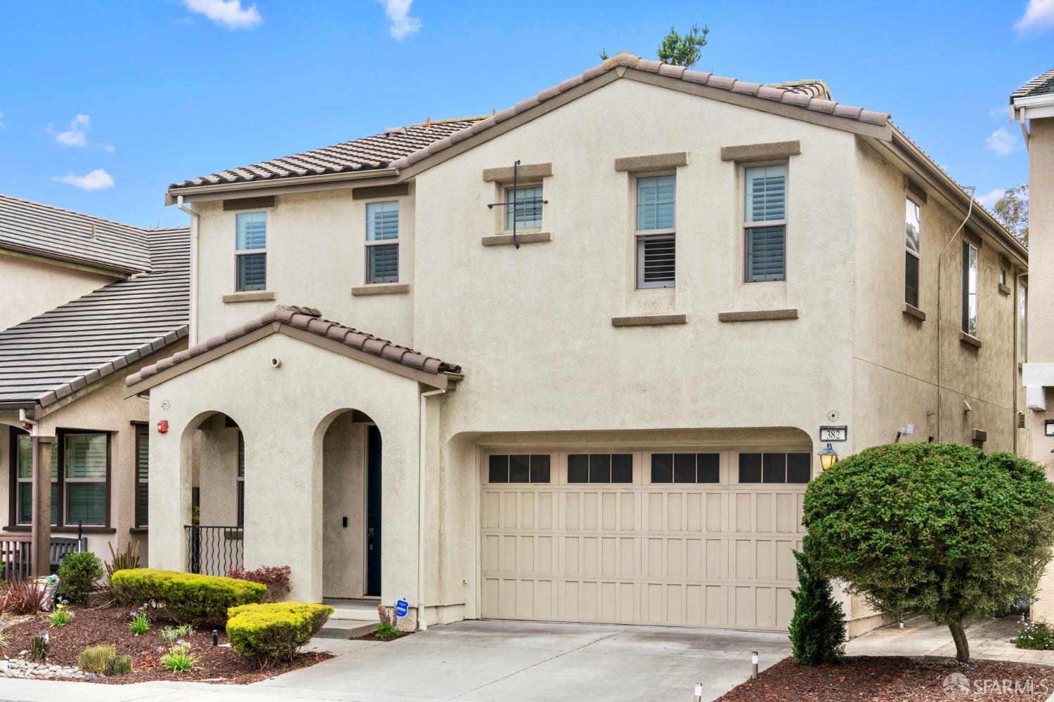 Detail Gallery Image 2 of 53 For 382 Crestview Cir, Daly City,  CA 94015 - 5 Beds | 4 Baths