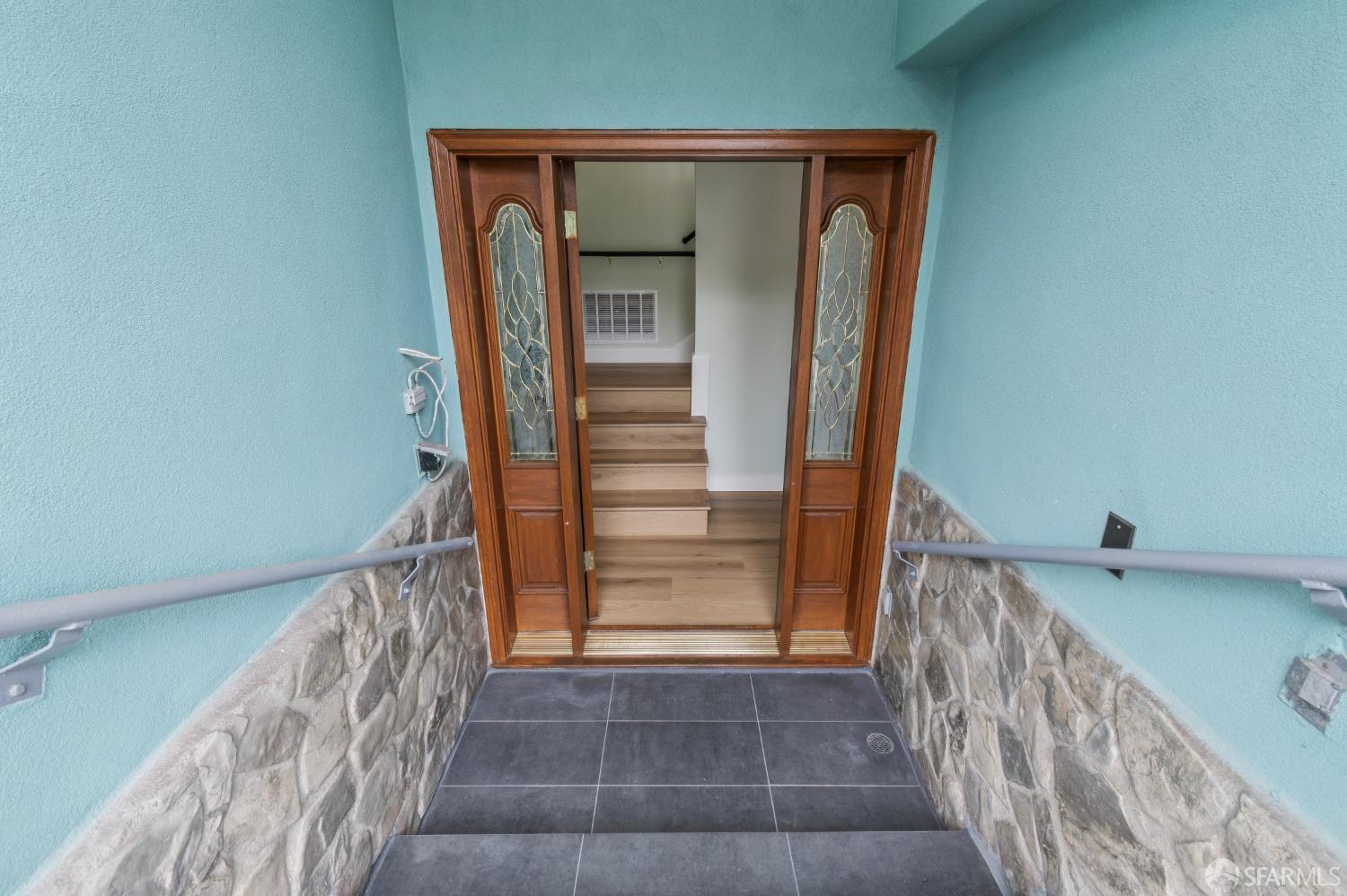 Detail Gallery Image 9 of 98 For 276 Seneca Ave, San Francisco,  CA 94112 - 5 Beds | 5 Baths