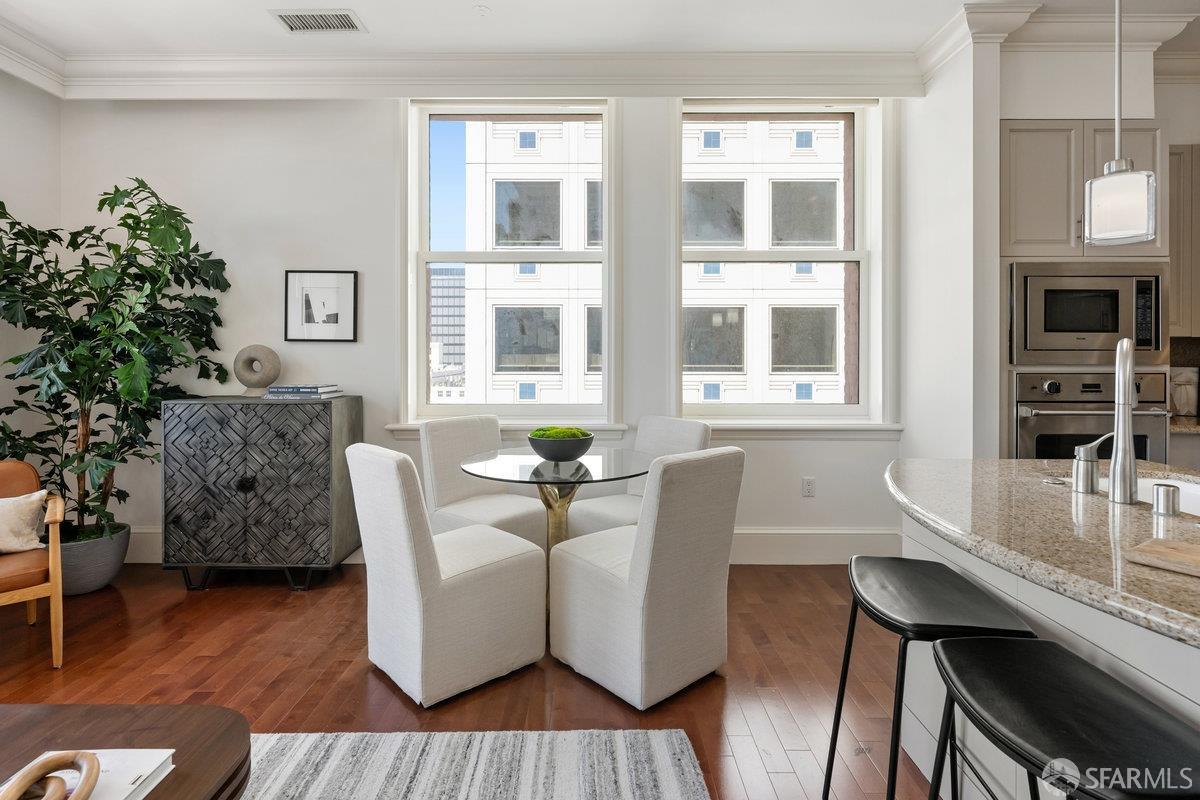 Photo #6: 425037993 Listing 