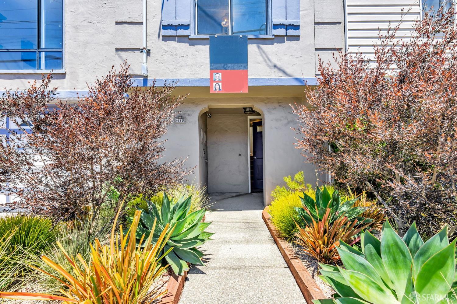 Detail Gallery Image 4 of 42 For 2930 Rivera St, San Francisco,  CA 94116 - 3 Beds | 3 Baths