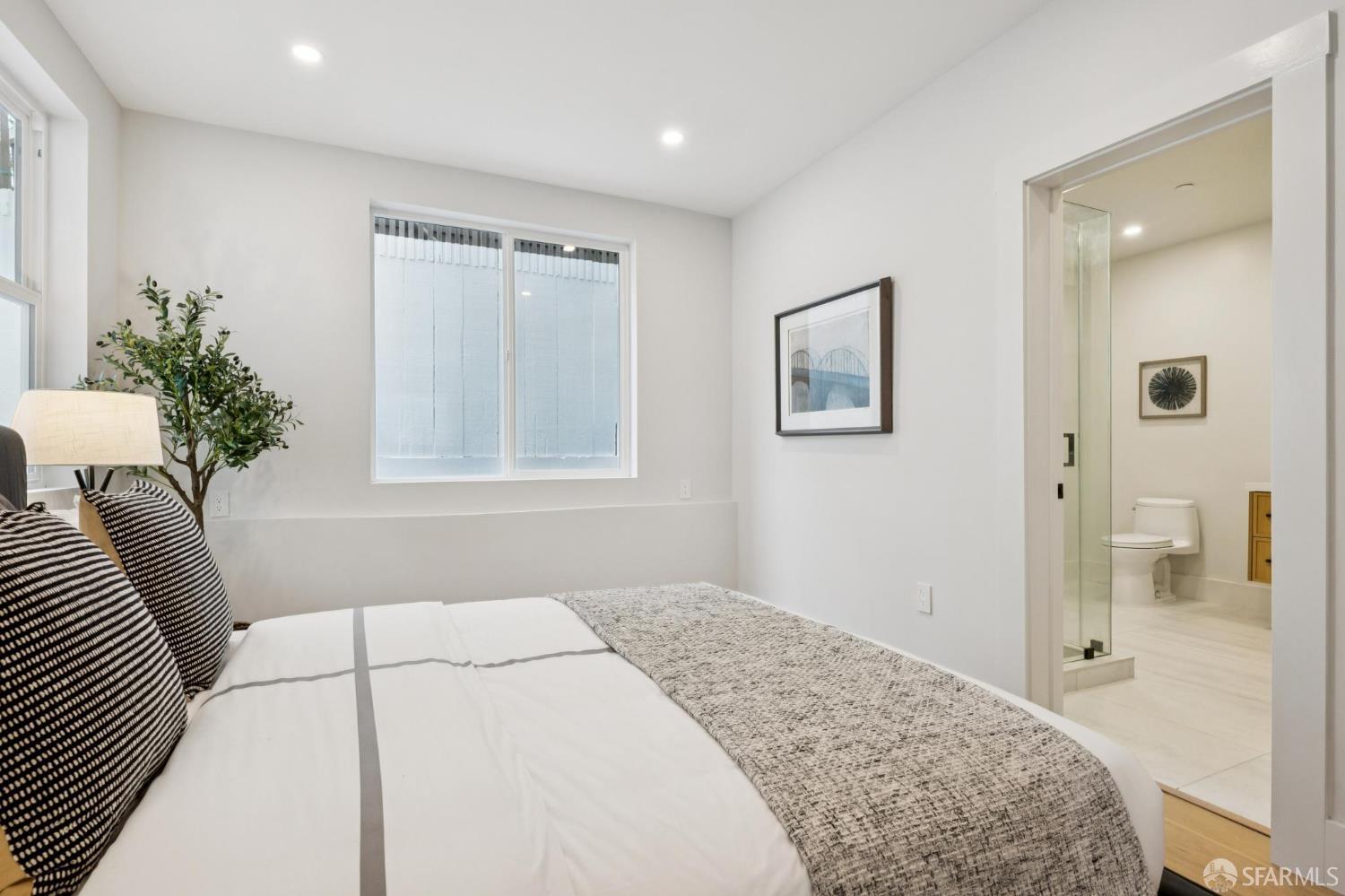 Detail Gallery Image 23 of 33 For 102 Baker St a,  San Francisco,  CA 94117 - 3 Beds | 3/1 Baths