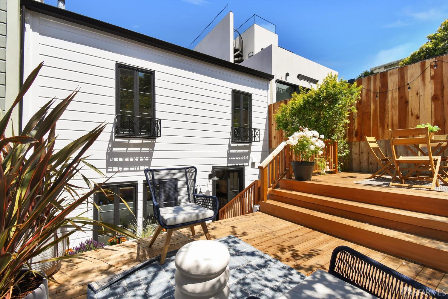 Detail Gallery Image 40 of 53 For 224 Twin Peaks Blvd, San Francisco,  CA 94114 - 3 Beds | 2/1 Baths