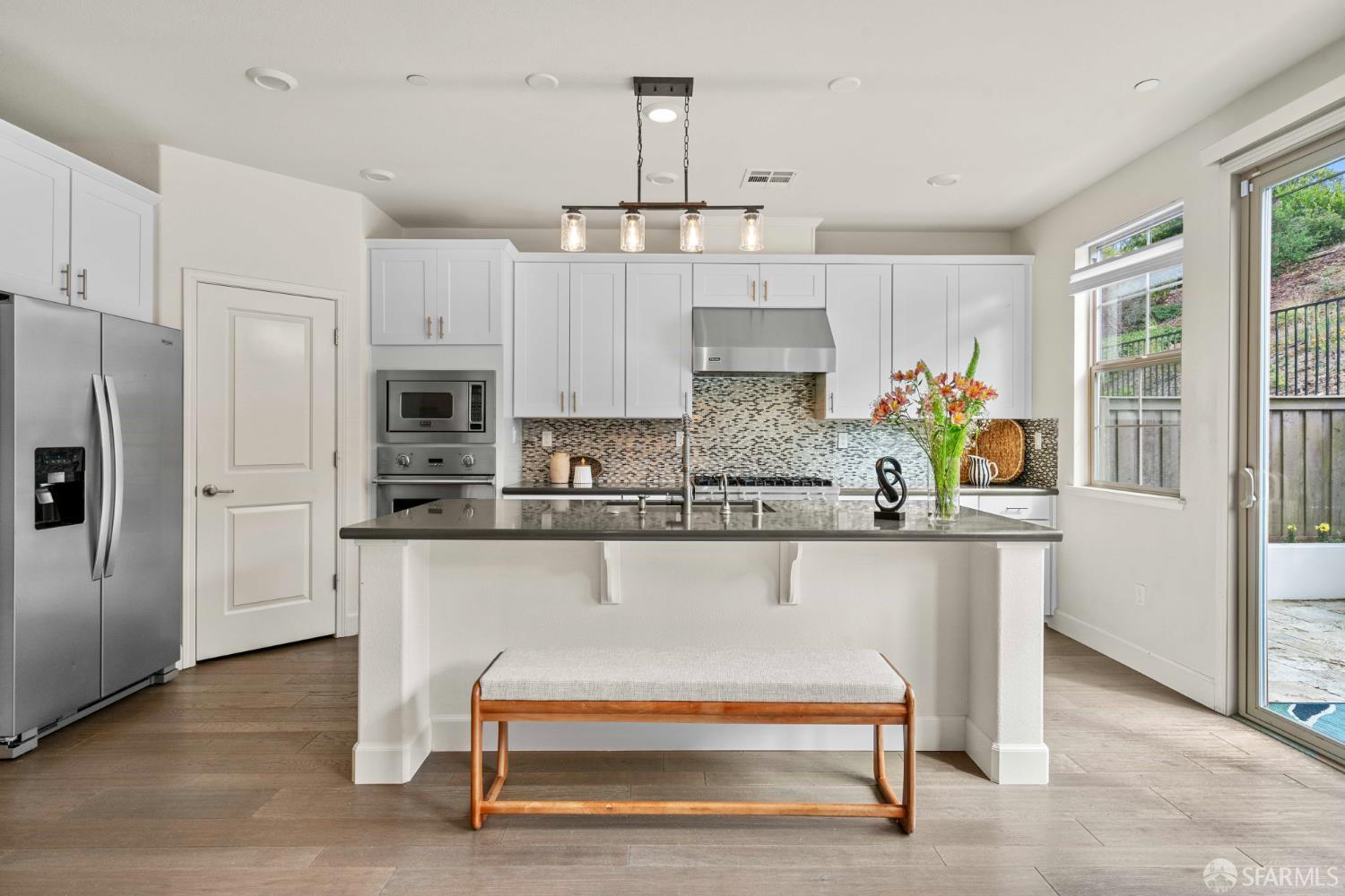 Detail Gallery Image 14 of 53 For 382 Crestview Cir, Daly City,  CA 94015 - 5 Beds | 4 Baths