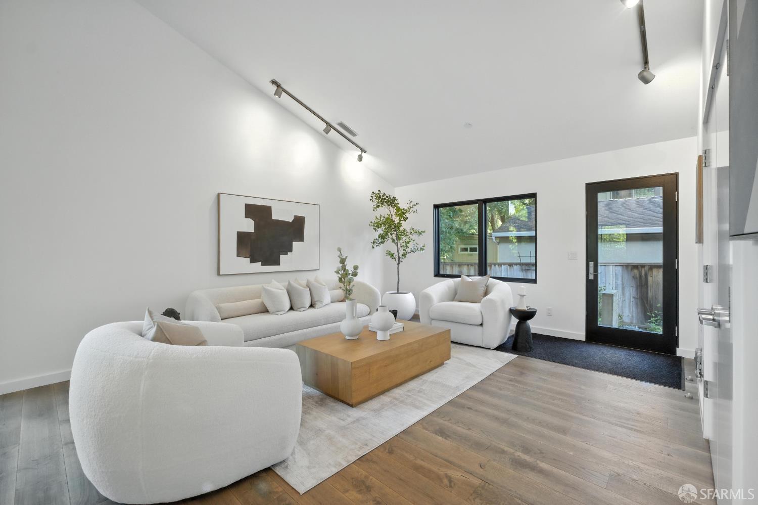 Detail Gallery Image 7 of 36 For 206 Donohoe St, East Palo Alto,  CA 94303 - 3 Beds | 3 Baths