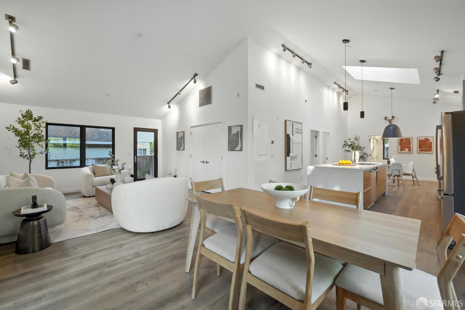 Detail Gallery Image 13 of 36 For 206 Donohoe St, East Palo Alto,  CA 94303 - 3 Beds | 3 Baths