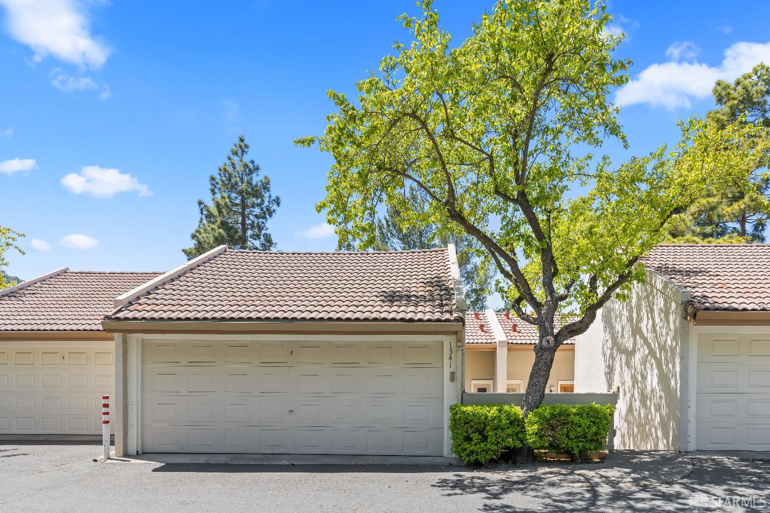 Detail Gallery Image 2 of 38 For 1541 Moraga Way, Moraga,  CA 94556 - 3 Beds | 2/1 Baths