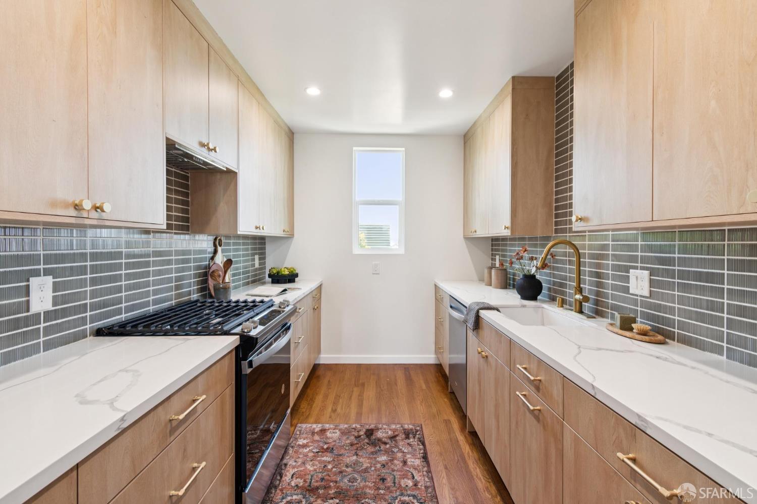 Detail Gallery Image 25 of 83 For 284 Allison St, San Francisco,  CA 94112 - 3 Beds | 2 Baths