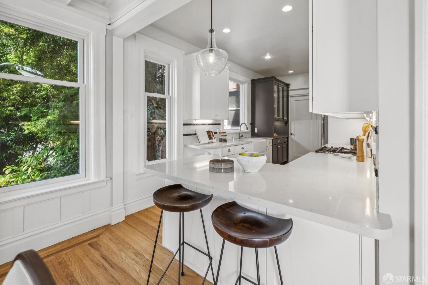Detail Gallery Image 21 of 67 For 1125 Leavenworth St, San Francisco,  CA 94109 - 4 Beds | 3 Baths