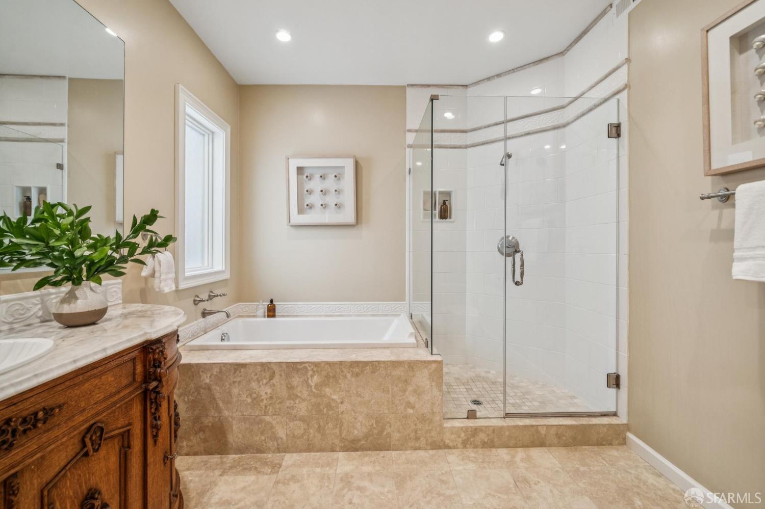 Detail Gallery Image 34 of 67 For 1125 Leavenworth St, San Francisco,  CA 94109 - 4 Beds | 3 Baths