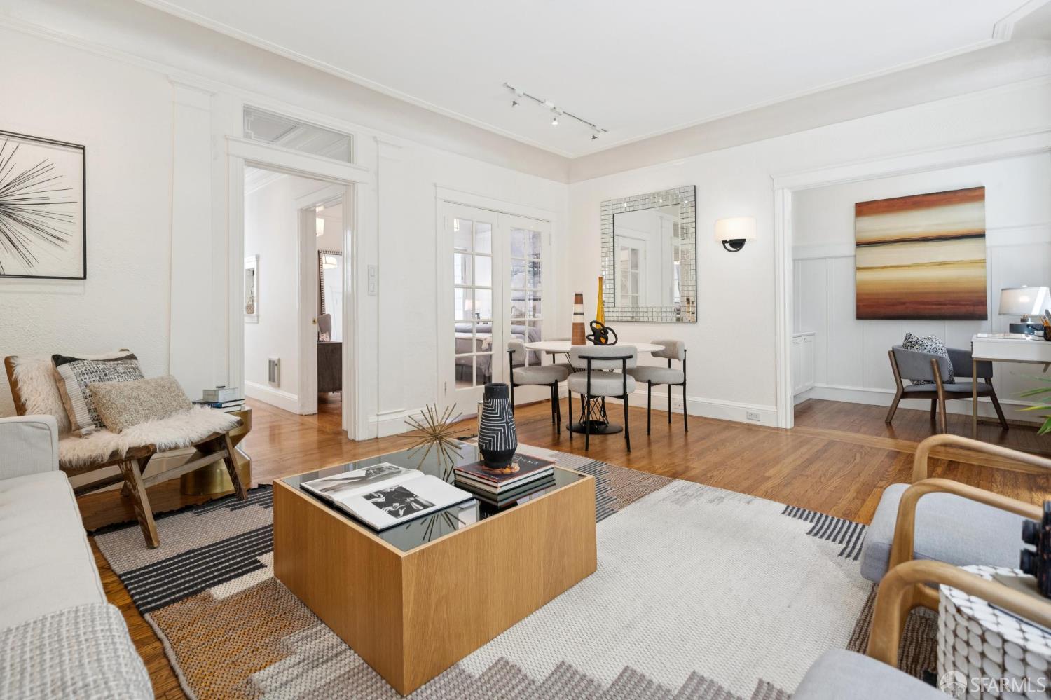 Photo #6: 425056478 Listing 