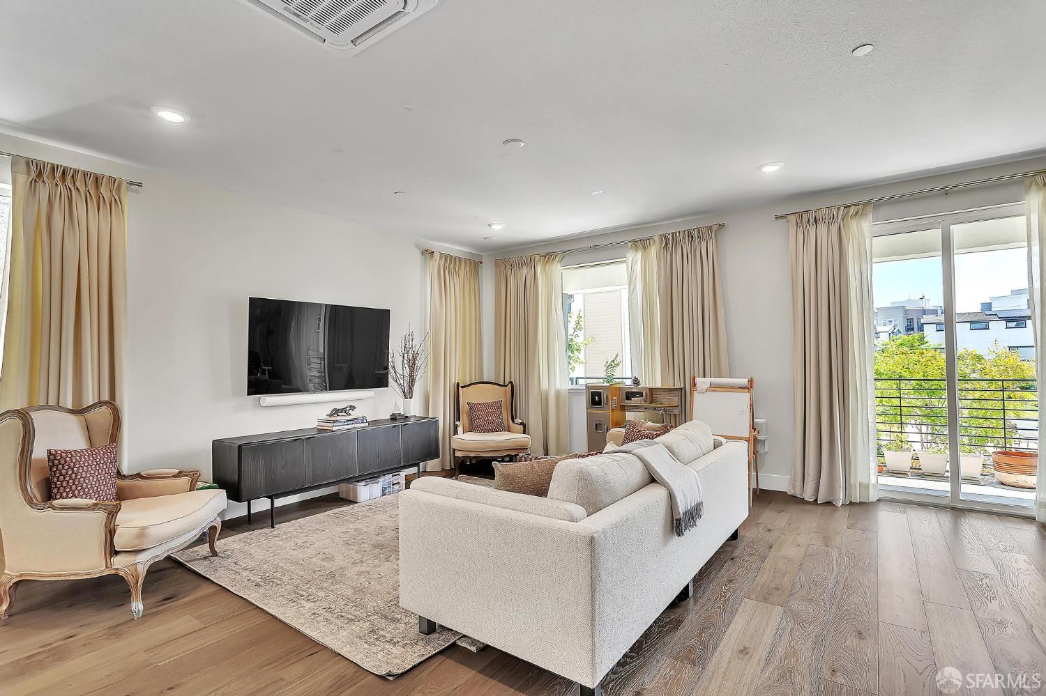 Detail Gallery Image 8 of 37 For 2821 San Jacinto Ln, Alameda,  CA 94501 - 4 Beds | 3/1 Baths
