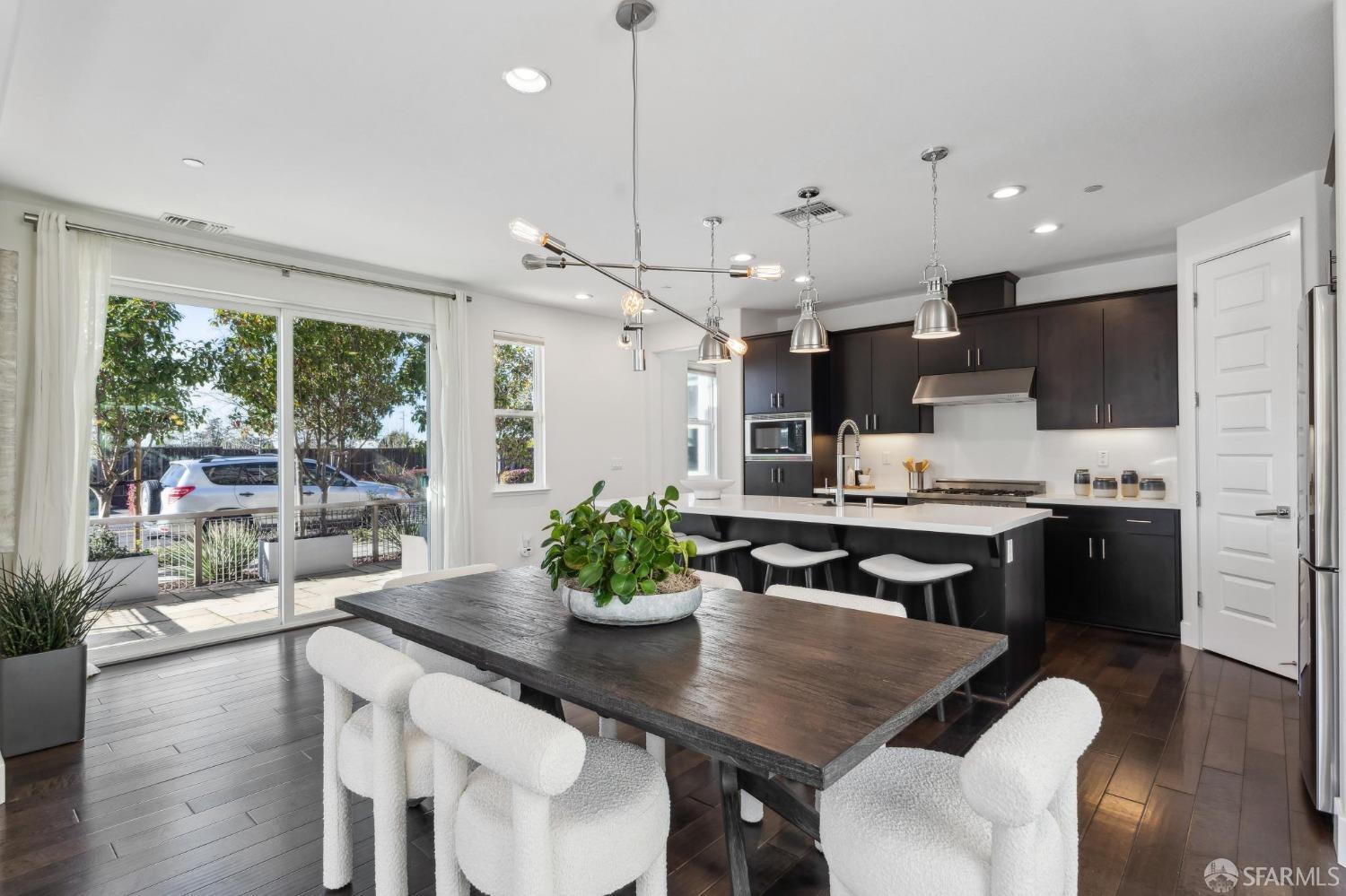 Detail Gallery Image 6 of 52 For 2768 Bette St, Alameda,  CA 94501 - 4 Beds | 3/1 Baths