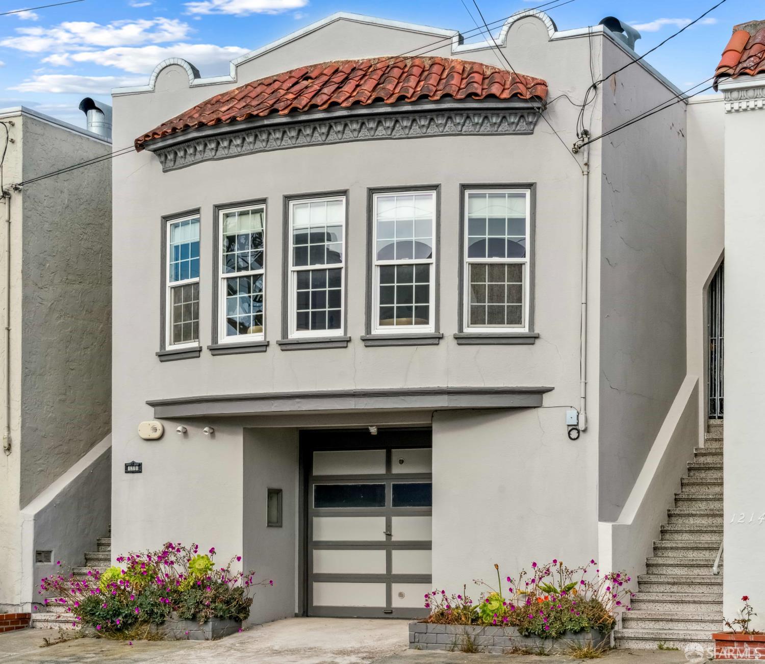 Detail Gallery Image 2 of 54 For 1210 40th Ave, San Francisco,  CA 94122 - 3 Beds | 2/1 Baths