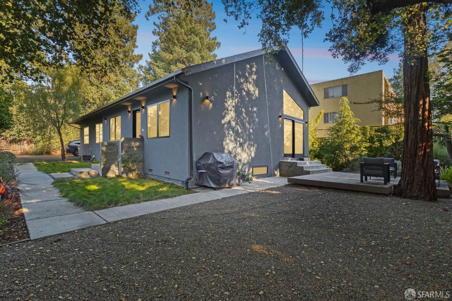 Detail Gallery Image 6 of 36 For 206 Donohoe St, East Palo Alto,  CA 94303 - 3 Beds | 3 Baths