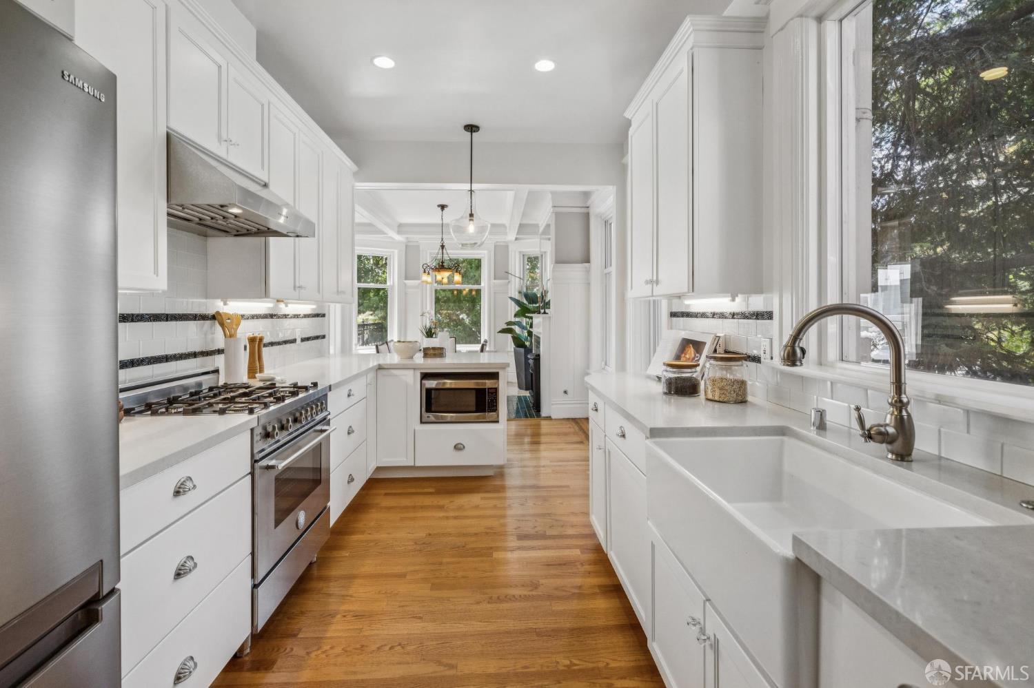 Detail Gallery Image 24 of 67 For 1125 Leavenworth St, San Francisco,  CA 94109 - 4 Beds | 3 Baths