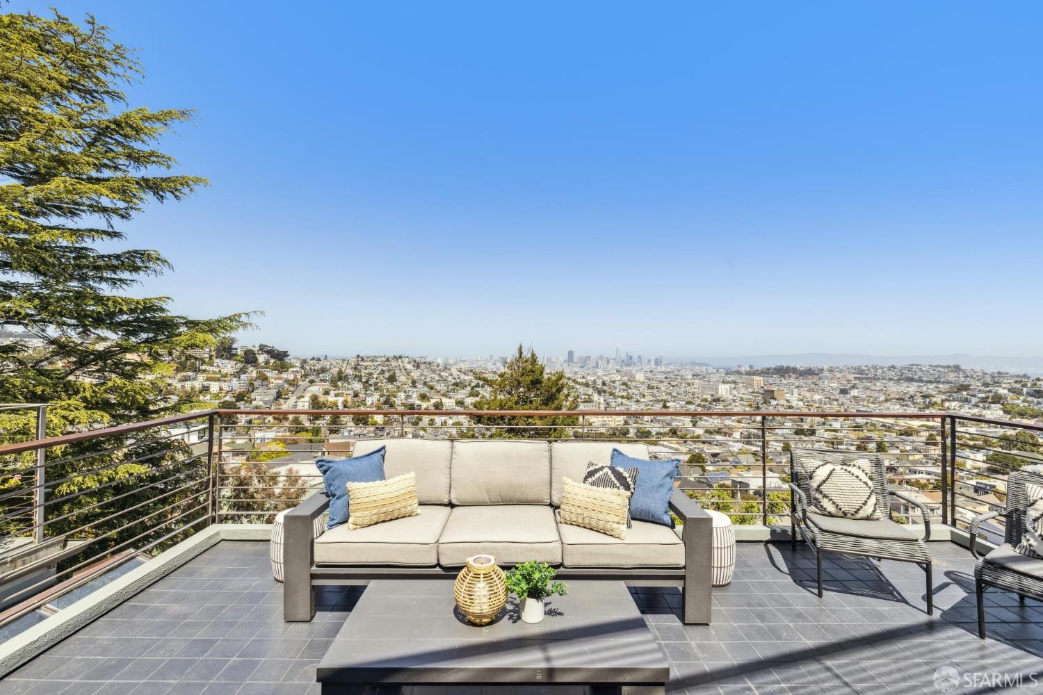 Detail Gallery Image 4 of 62 For 39 Miguel St, San Francisco,  CA 94131 - 4 Beds | 3/2 Baths