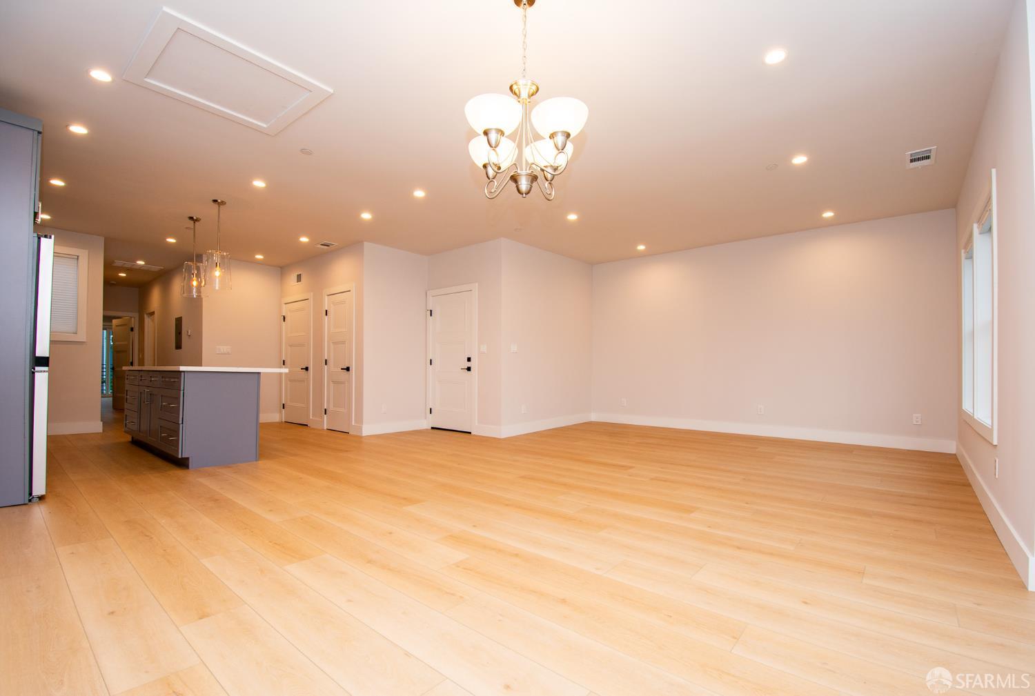 Detail Gallery Image 2 of 21 For 436 20th Ave, San Francisco,  CA 94121 - 2 Beds | 2/1 Baths