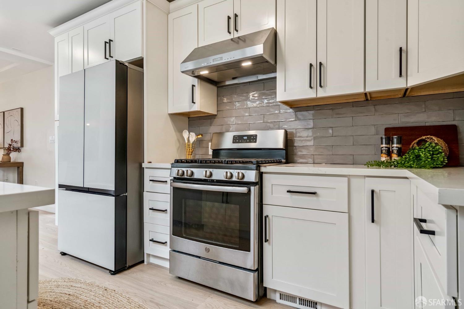 Detail Gallery Image 16 of 54 For 1210 40th Ave, San Francisco,  CA 94122 - 3 Beds | 2/1 Baths