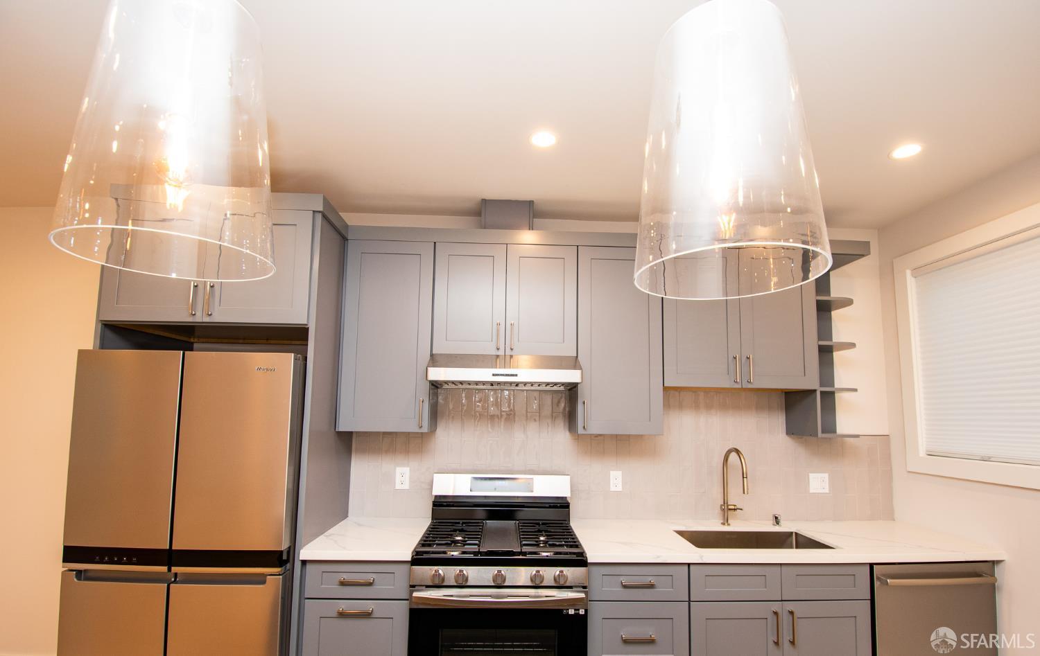 Detail Gallery Image 5 of 21 For 436 20th Ave, San Francisco,  CA 94121 - 2 Beds | 2/1 Baths