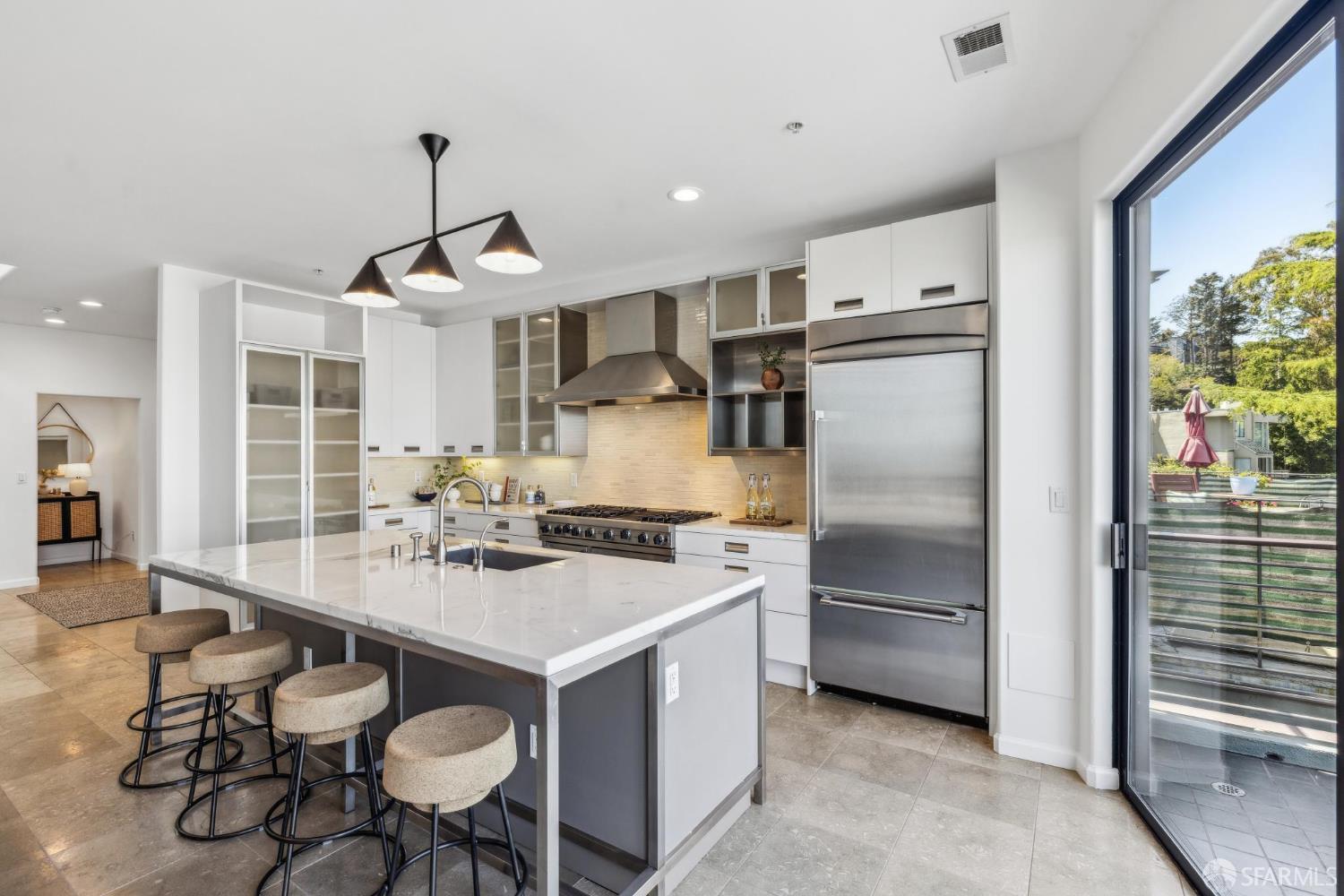 Detail Gallery Image 9 of 62 For 39 Miguel St, San Francisco,  CA 94131 - 4 Beds | 3/2 Baths