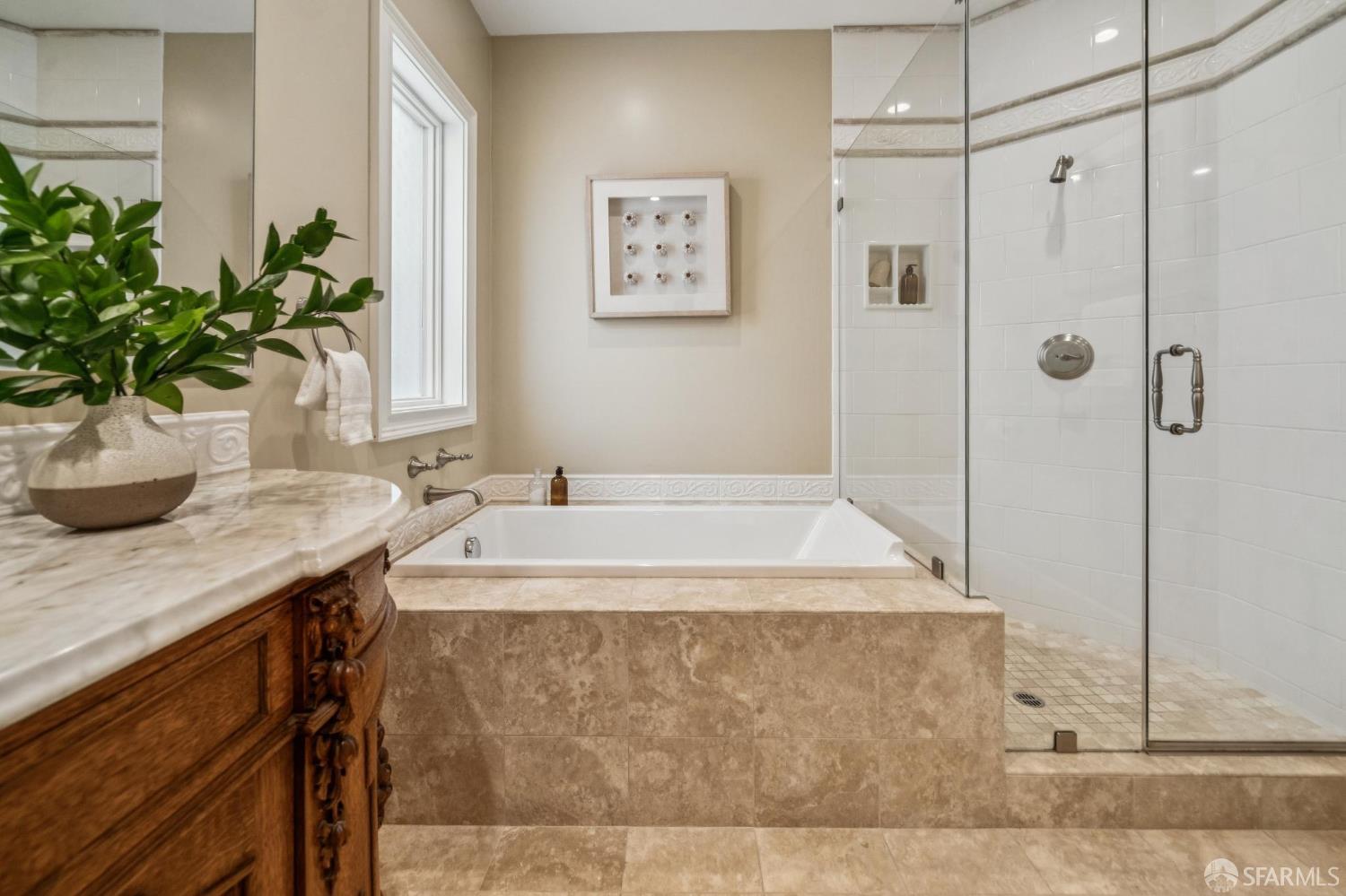 Detail Gallery Image 36 of 67 For 1125 Leavenworth St, San Francisco,  CA 94109 - 4 Beds | 3 Baths