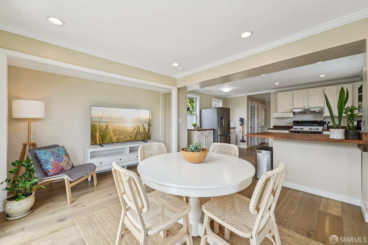 Photo #6: 425048869 Listing 