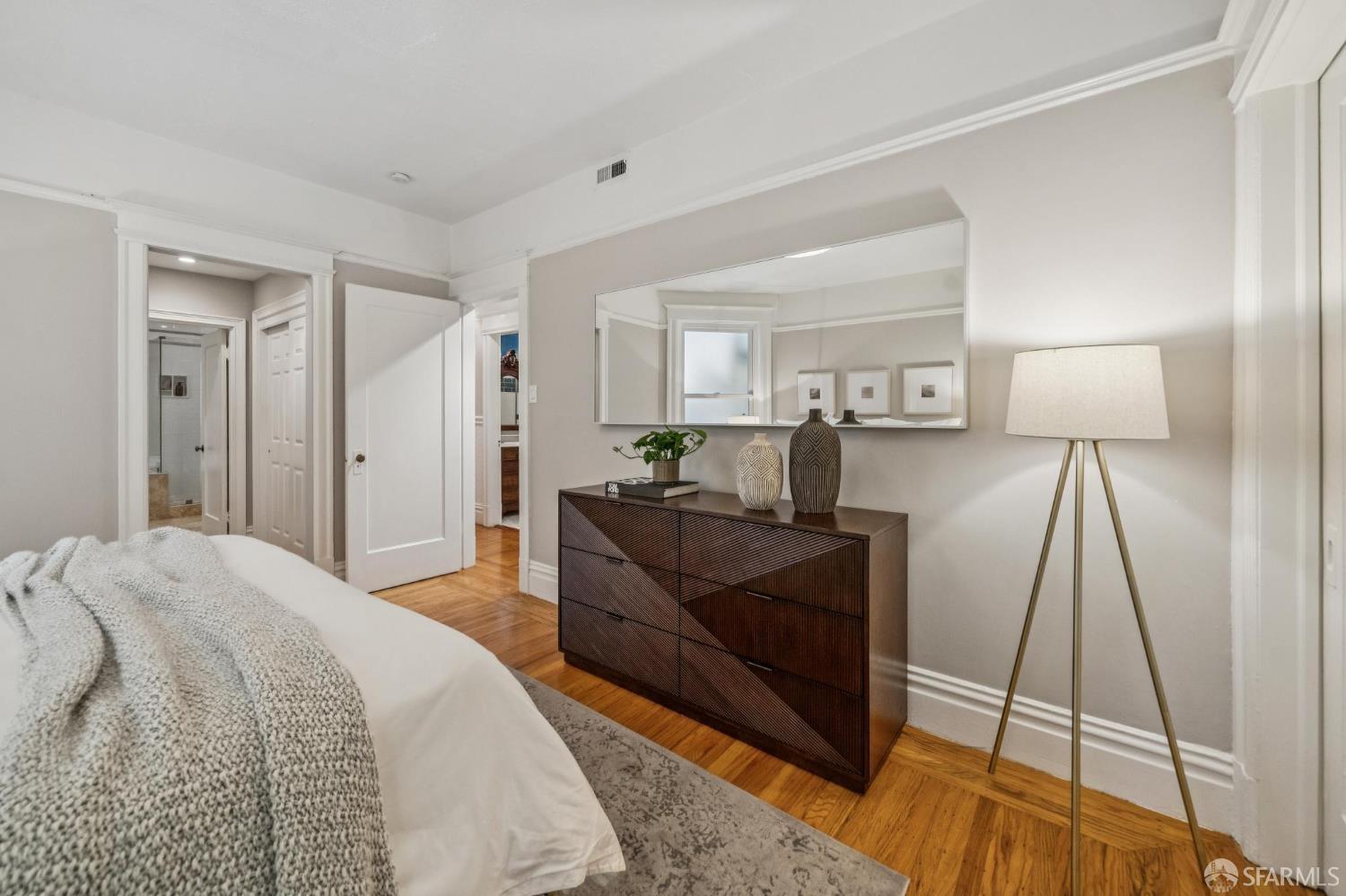 Detail Gallery Image 32 of 67 For 1125 Leavenworth St, San Francisco,  CA 94109 - 4 Beds | 3 Baths