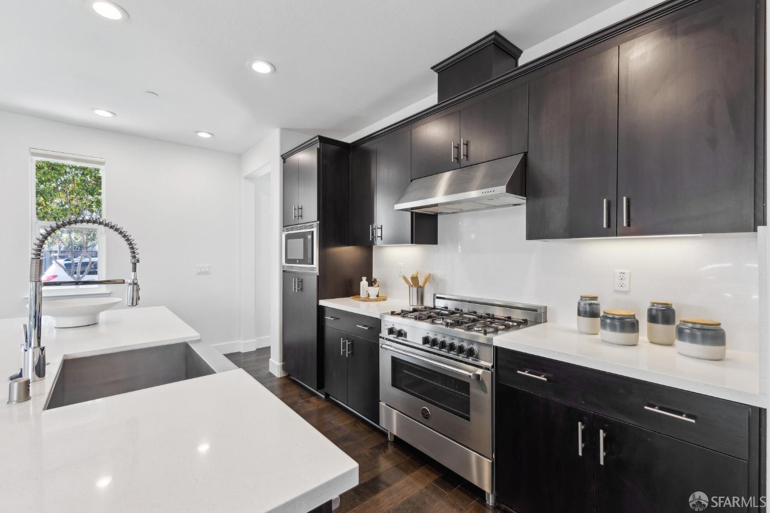 Detail Gallery Image 16 of 52 For 2768 Bette St, Alameda,  CA 94501 - 4 Beds | 3/1 Baths