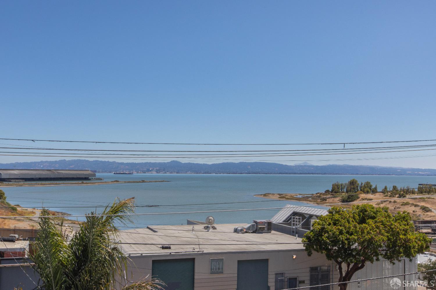 Detail Gallery Image 6 of 98 For 939 Innes Ave, San Francisco,  CA 94124 - 2 Beds | 2 Baths