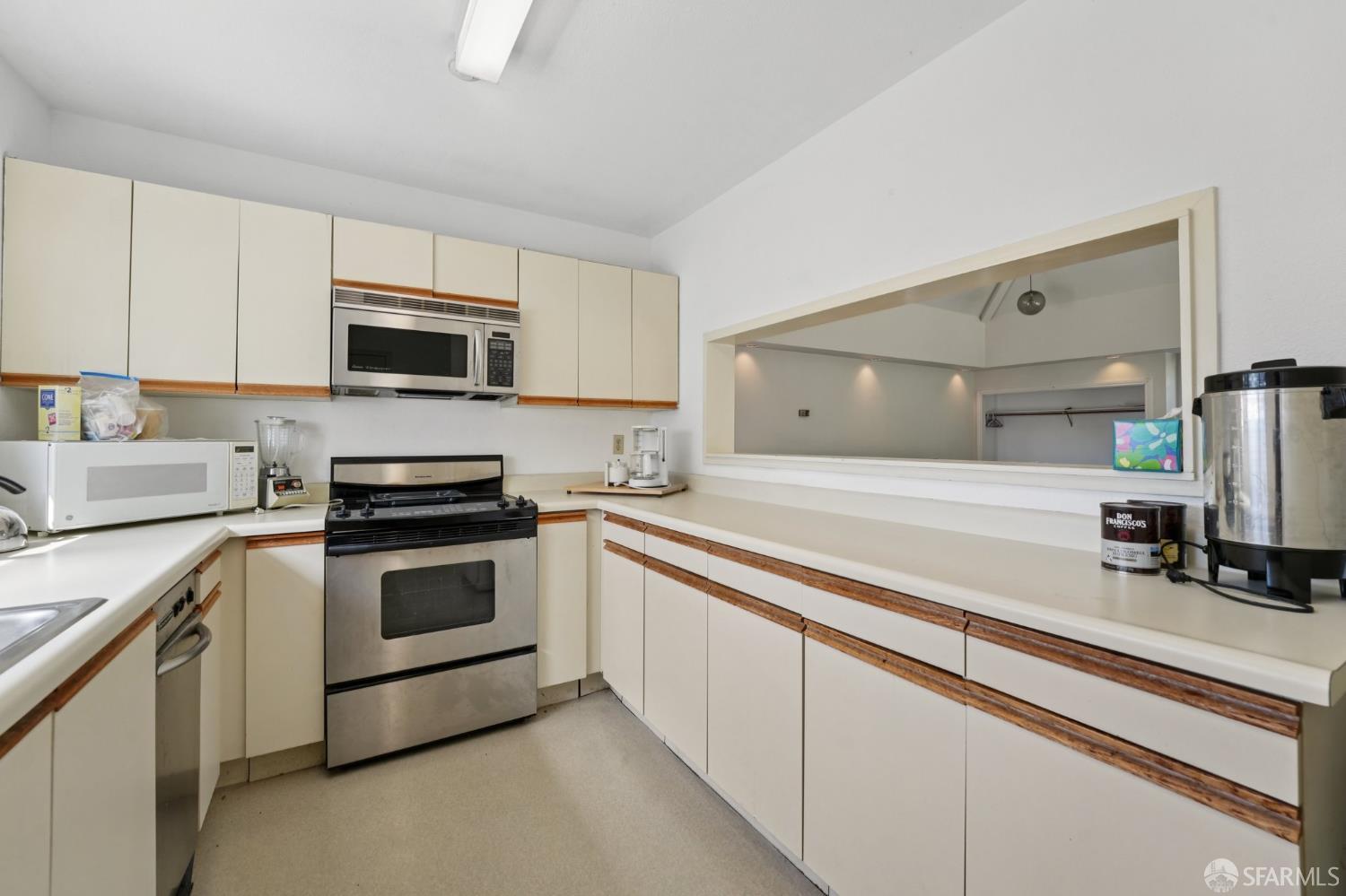 Detail Gallery Image 30 of 31 For 920 Mission Rd #15,  South San Francisco,  CA 94080 - 2 Beds | 2 Baths