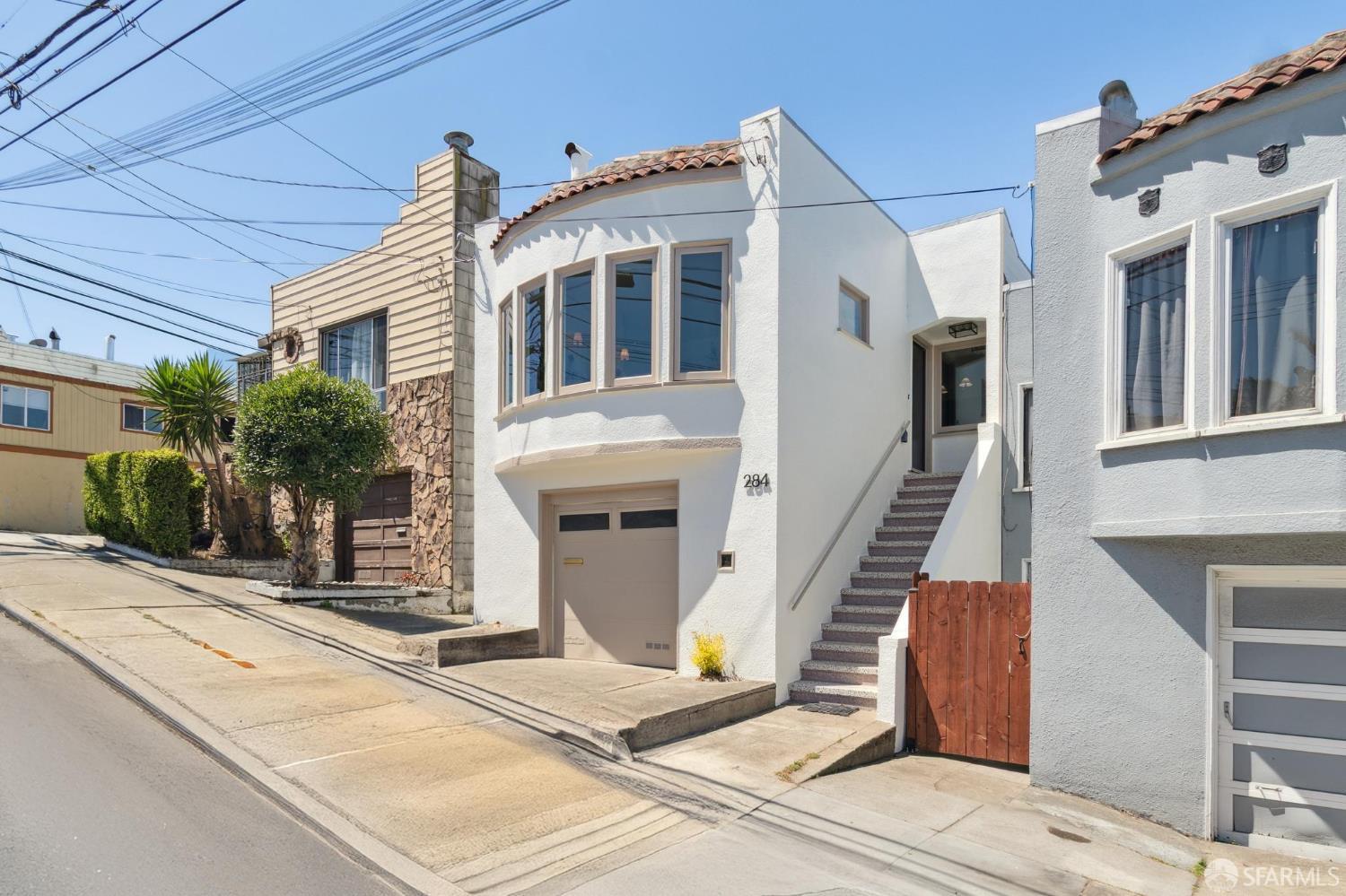 Detail Gallery Image 3 of 83 For 284 Allison St, San Francisco,  CA 94112 - 3 Beds | 2 Baths