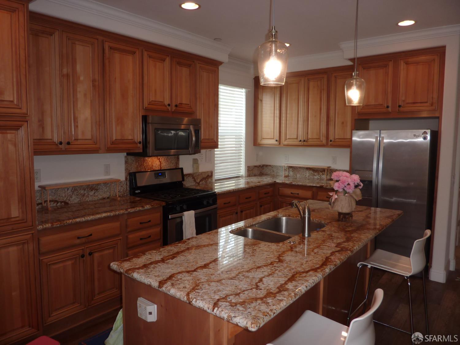 Detail Gallery Image 3 of 4 For 116 Harbor Dr, Daly City,  CA 94014 - 3 Beds | 2 Baths
