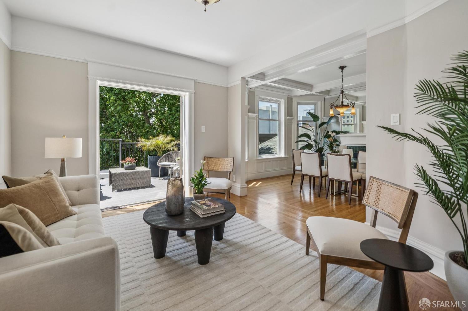 Detail Gallery Image 2 of 67 For 1125 Leavenworth St, San Francisco,  CA 94109 - 4 Beds | 3 Baths
