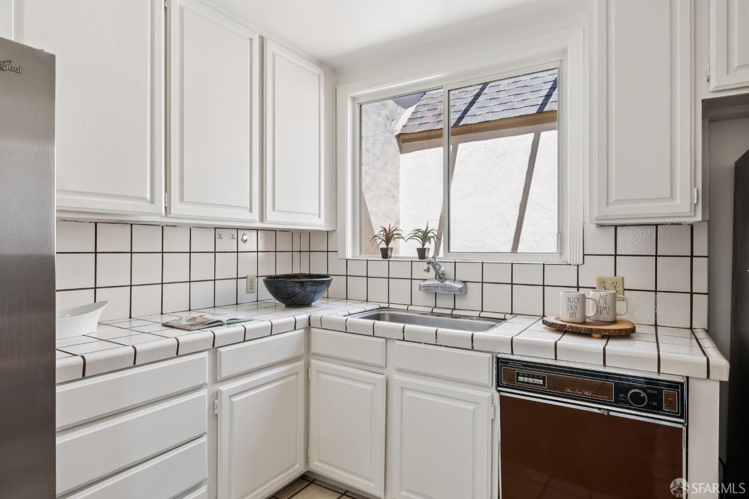 Detail Gallery Image 13 of 37 For 1874 34th Ave, San Francisco,  CA 94122 - 4 Beds | 4 Baths