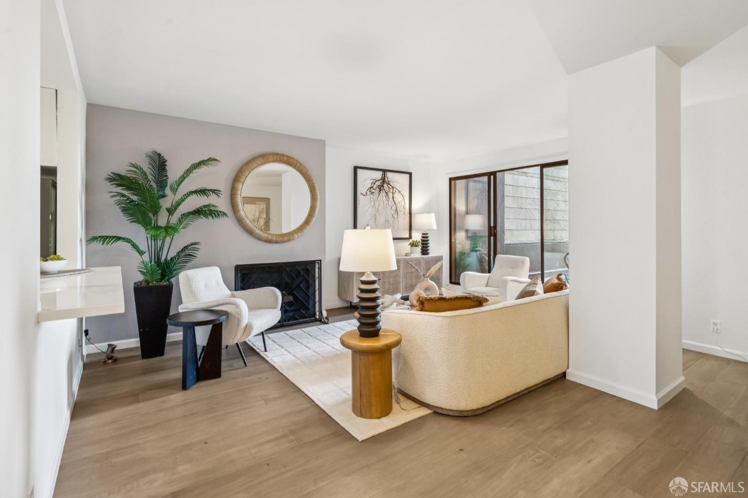 Detail Gallery Image 4 of 42 For 1520 Taylor St #103,  San Francisco,  CA 94133 - 2 Beds | 2 Baths
