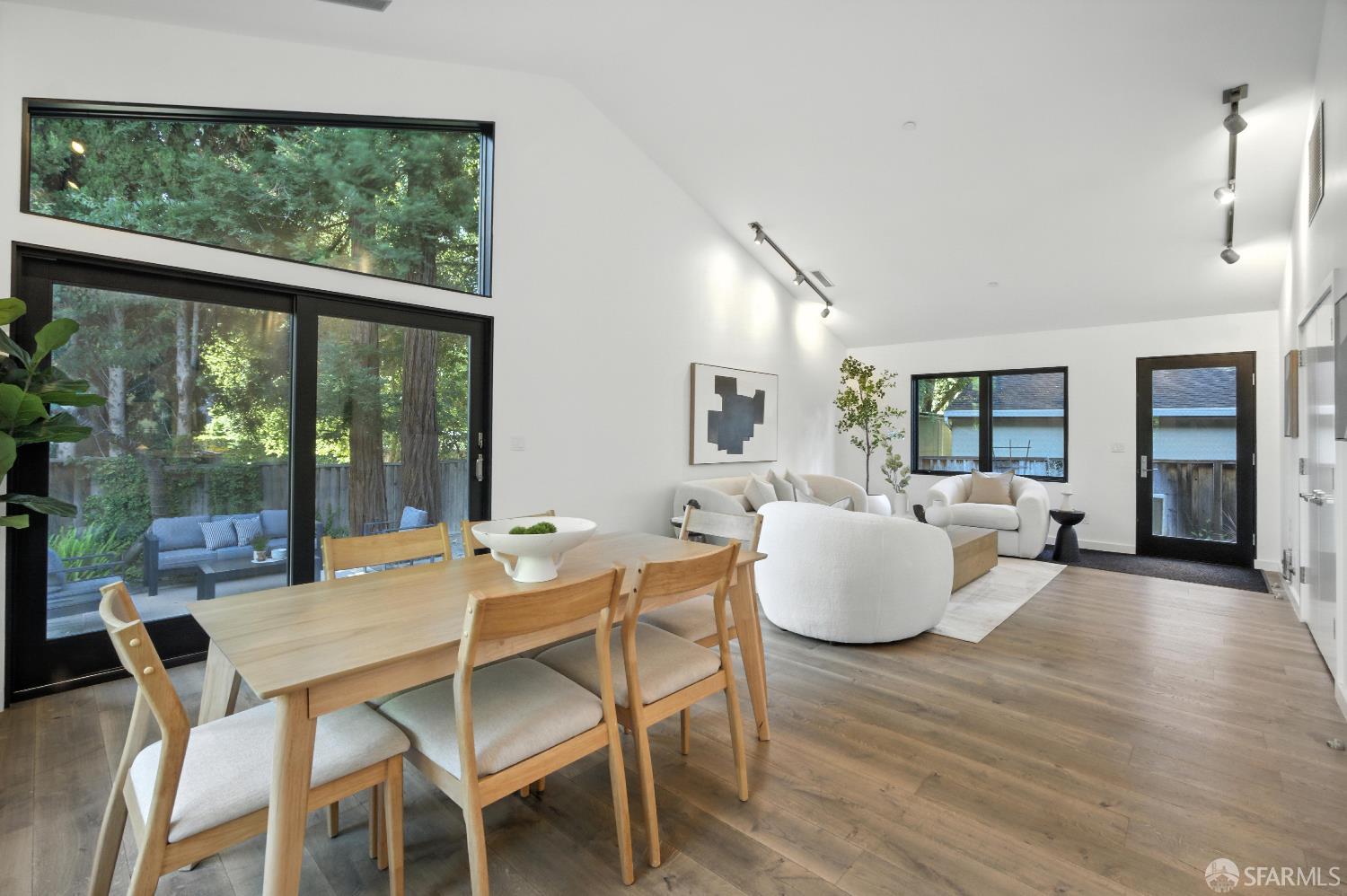 Detail Gallery Image 12 of 36 For 206 Donohoe St, East Palo Alto,  CA 94303 - 3 Beds | 3 Baths