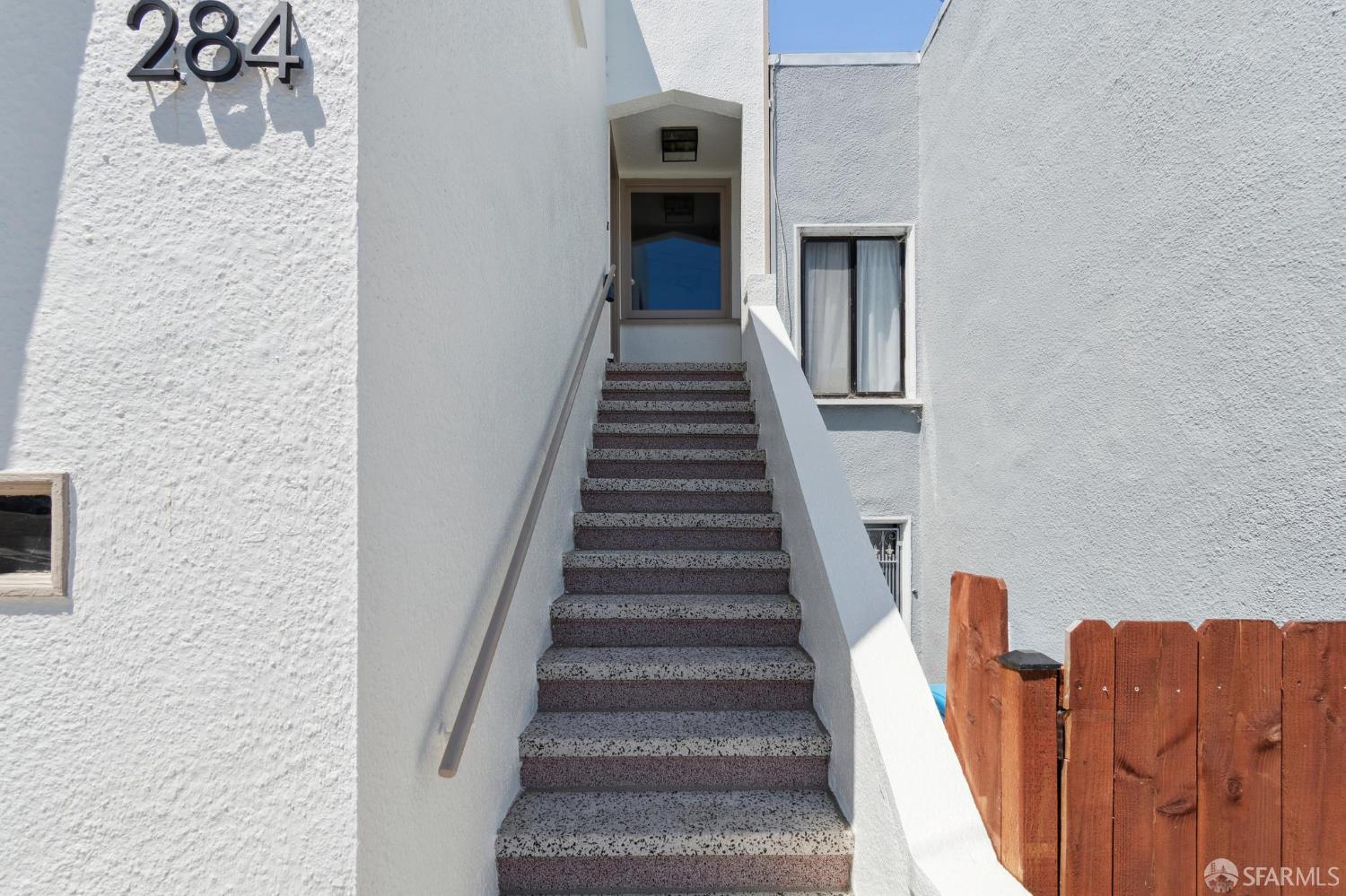 Detail Gallery Image 4 of 83 For 284 Allison St, San Francisco,  CA 94112 - 3 Beds | 2 Baths