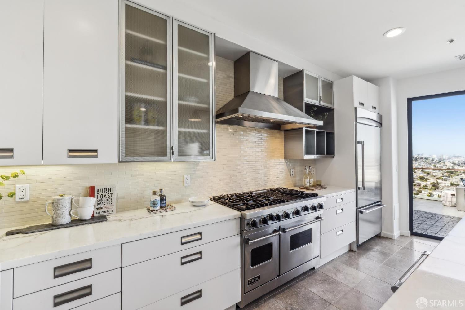 Detail Gallery Image 10 of 62 For 39 Miguel St, San Francisco,  CA 94131 - 4 Beds | 3/2 Baths