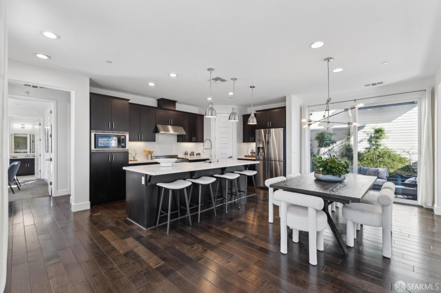 Detail Gallery Image 8 of 52 For 2768 Bette St, Alameda,  CA 94501 - 4 Beds | 3/1 Baths