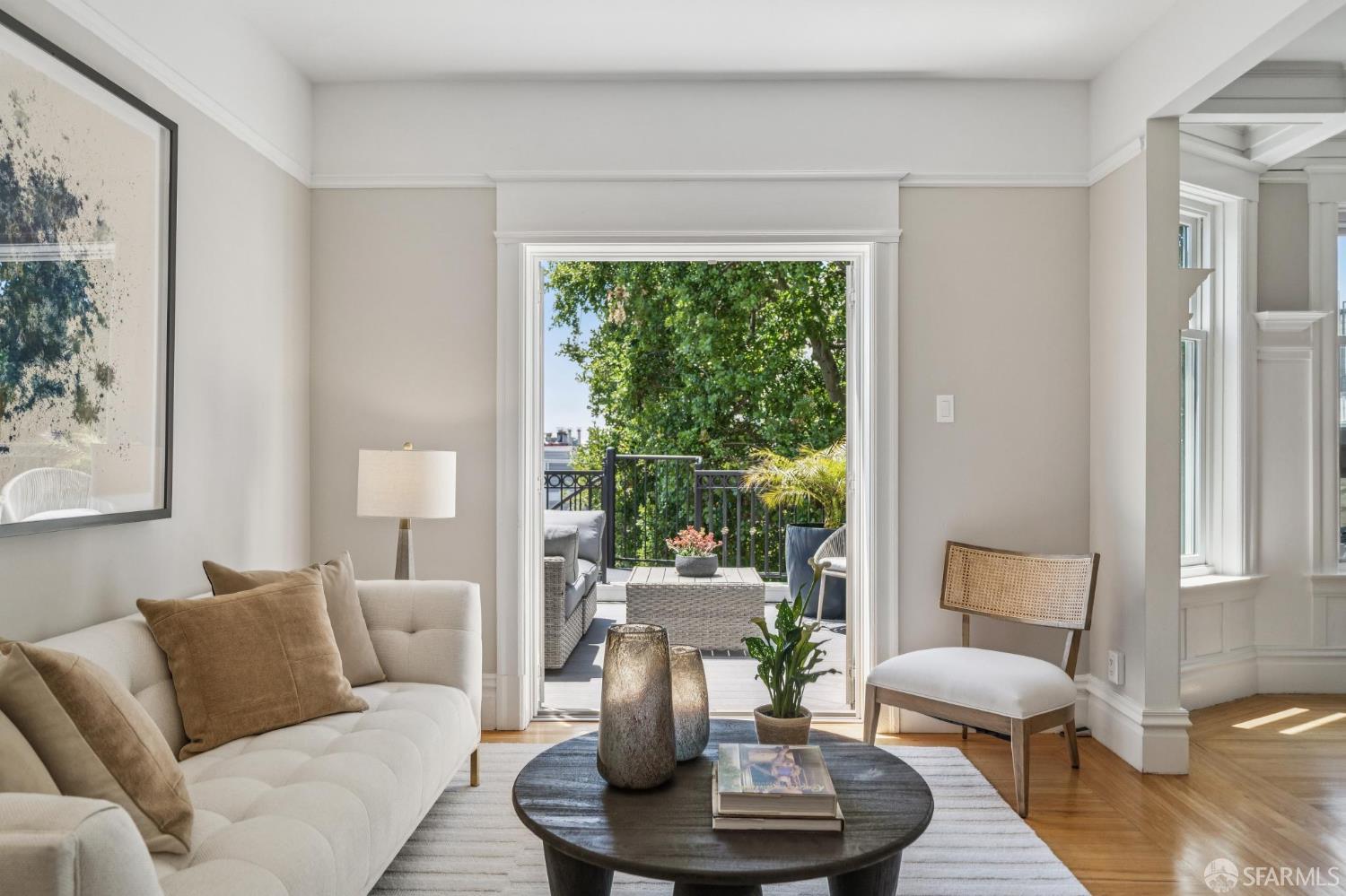 Detail Gallery Image 4 of 67 For 1125 Leavenworth St, San Francisco,  CA 94109 - 4 Beds | 3 Baths