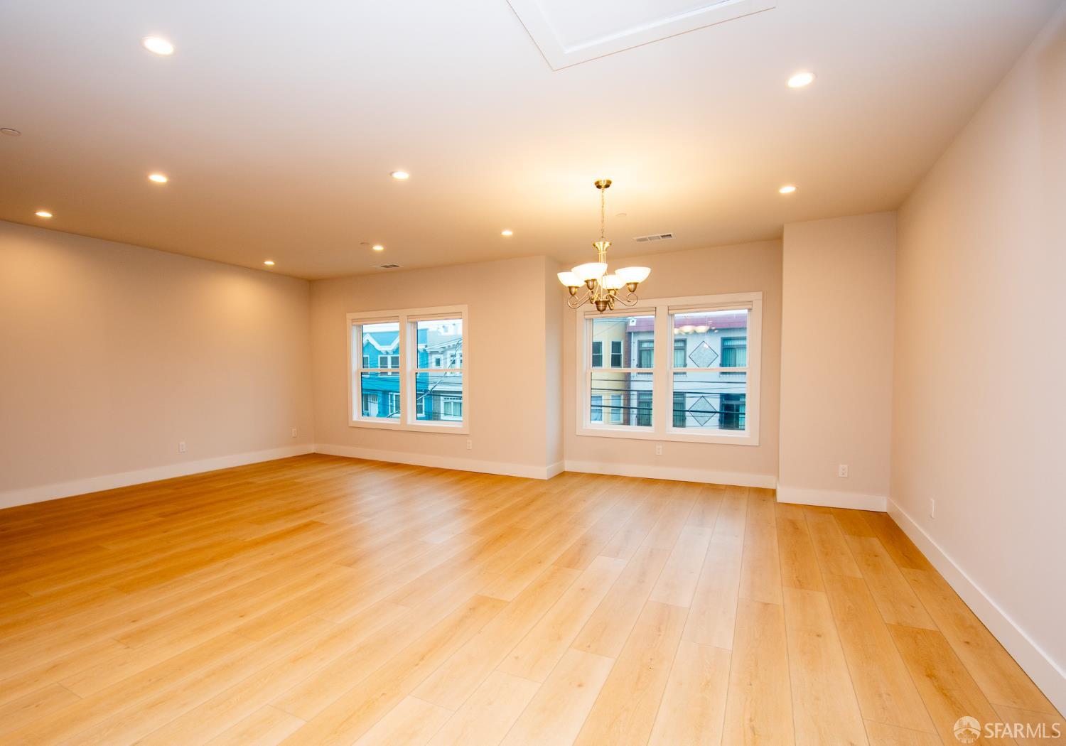 Detail Gallery Image 7 of 21 For 436 20th Ave, San Francisco,  CA 94121 - 2 Beds | 2/1 Baths