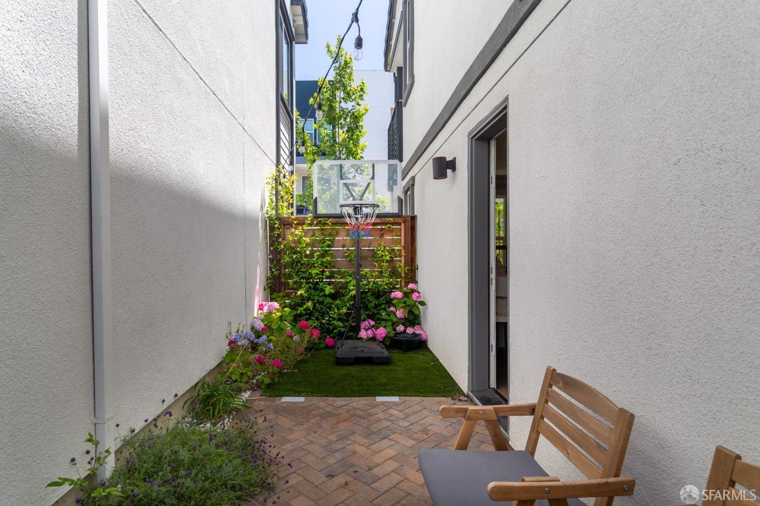 Detail Gallery Image 32 of 37 For 2821 San Jacinto Ln, Alameda,  CA 94501 - 4 Beds | 3/1 Baths