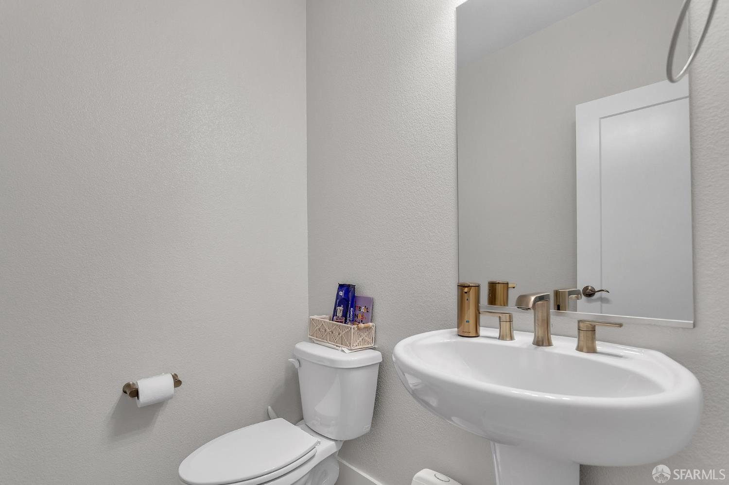Detail Gallery Image 29 of 37 For 2821 San Jacinto Ln, Alameda,  CA 94501 - 4 Beds | 3/1 Baths